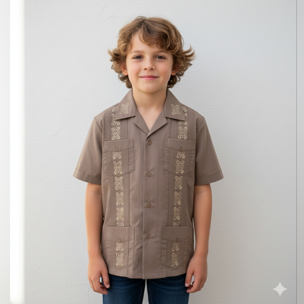 Oscar Kids NWT Boys Brown Short Sleeve Button Up (Guayaberas) Shirt Medium (8)